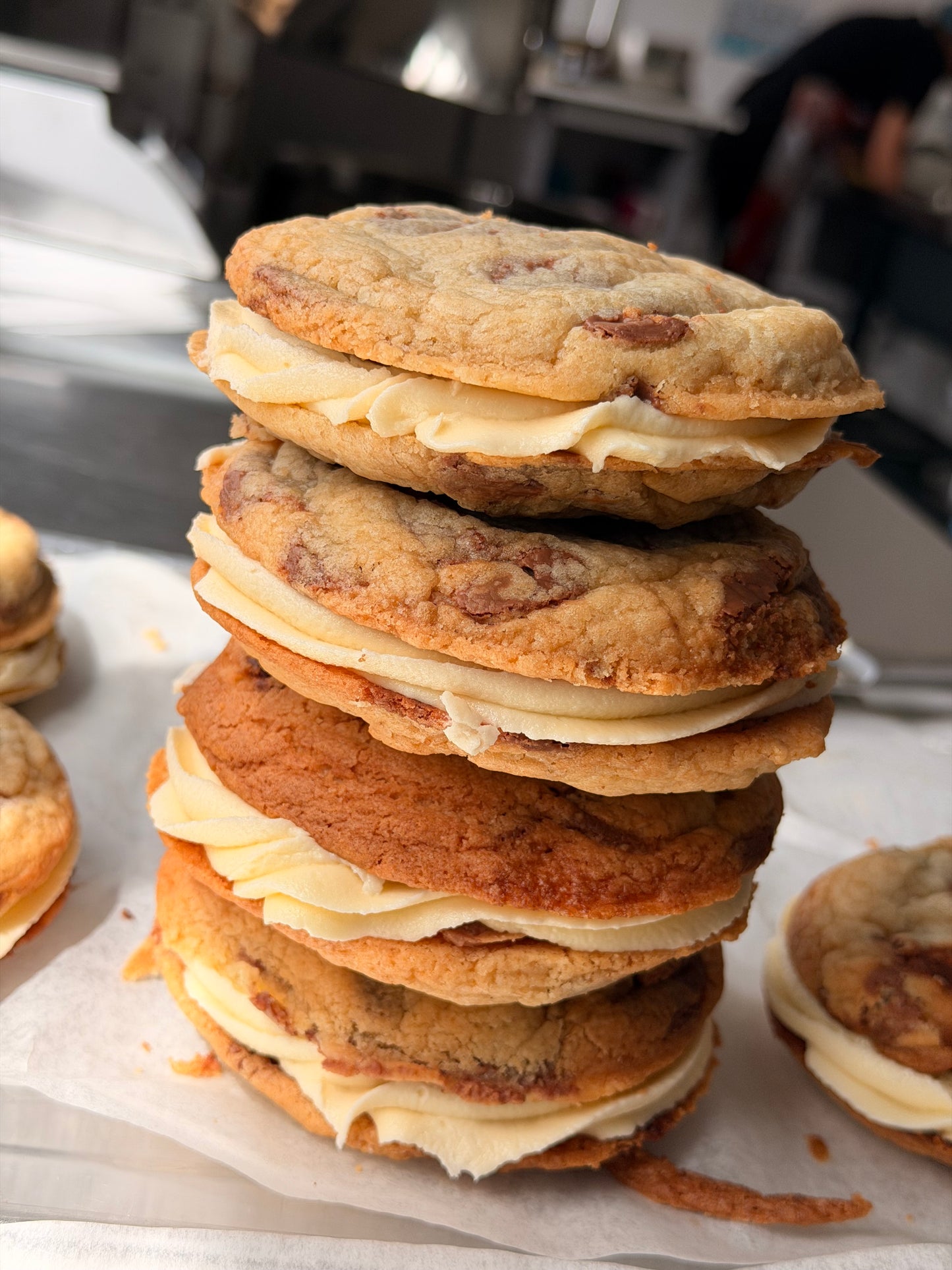 Milk Chocolate Cookie Sandwich (V)