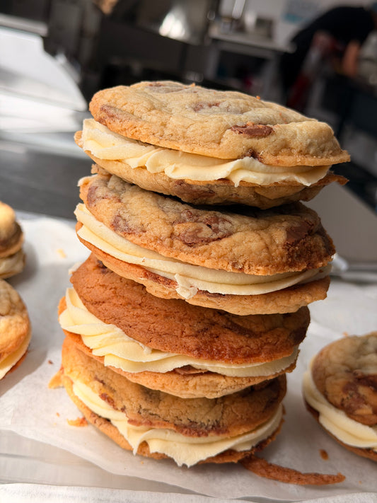 Salted Caramel Cookie Sandwich (V)