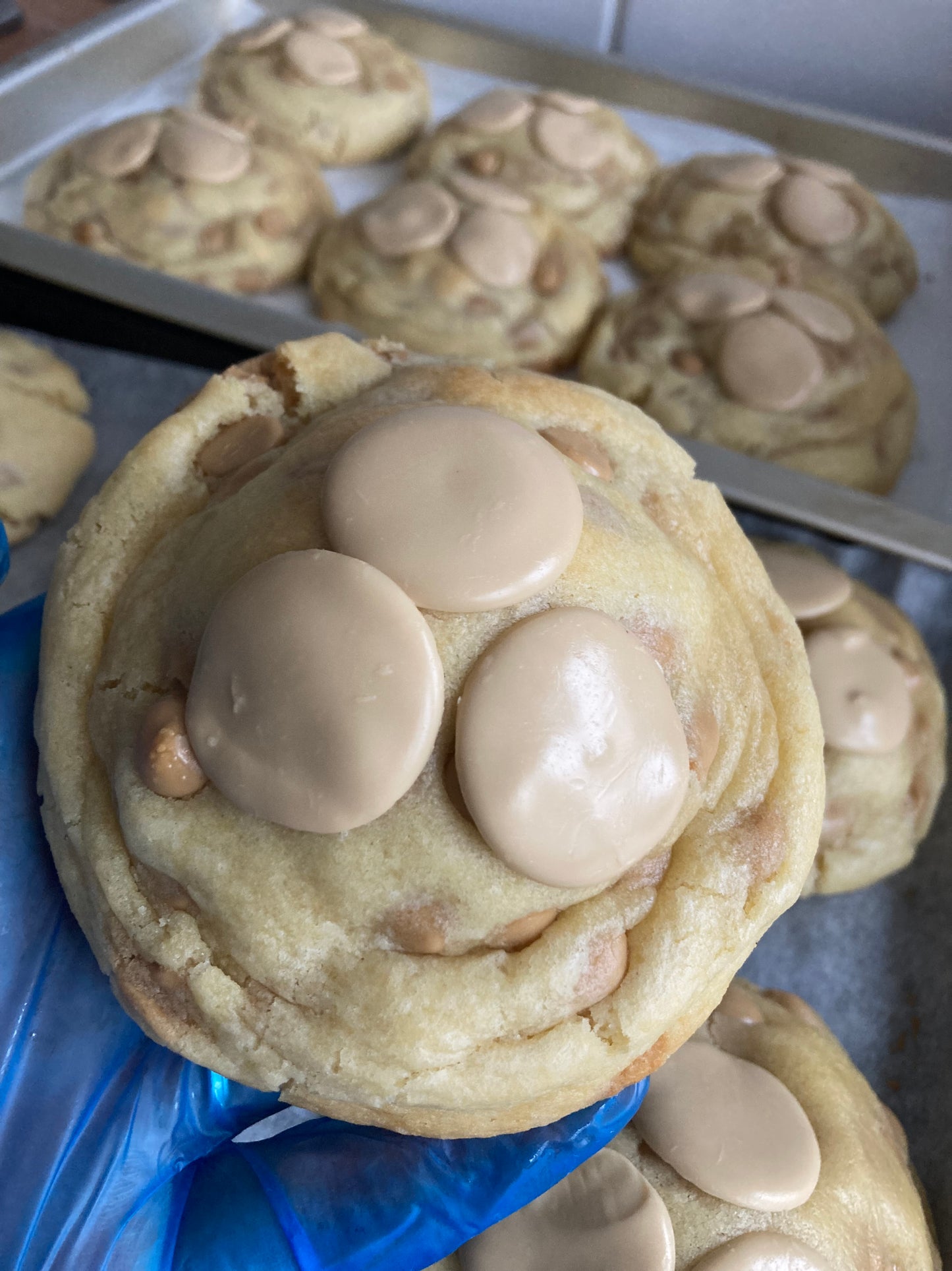 Gold Chocolate Stuffed Cookie (V)
