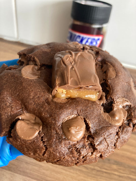 Snickers Stuffed Cookie (V)