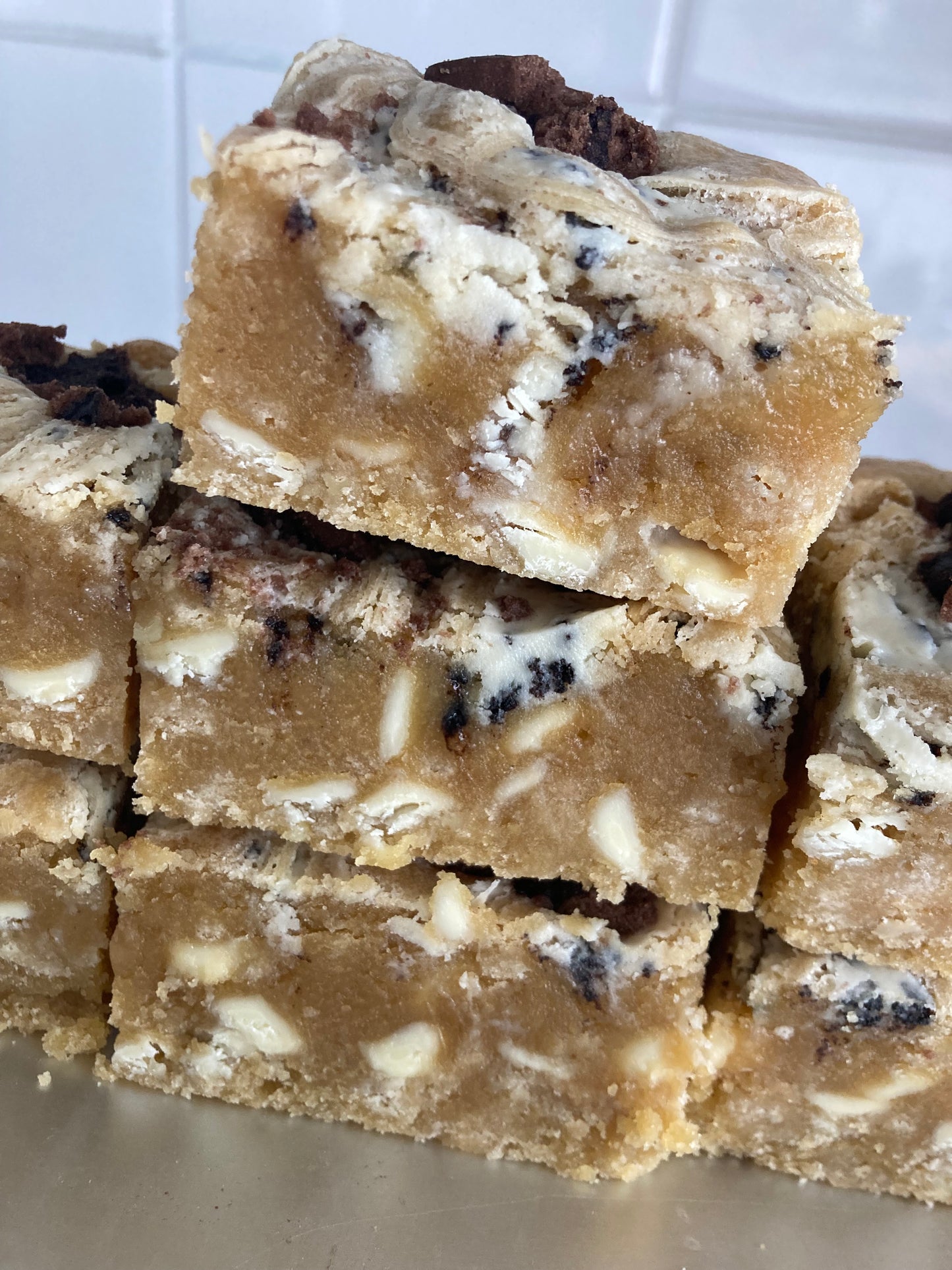 Cookies & Cream Blondie (V)