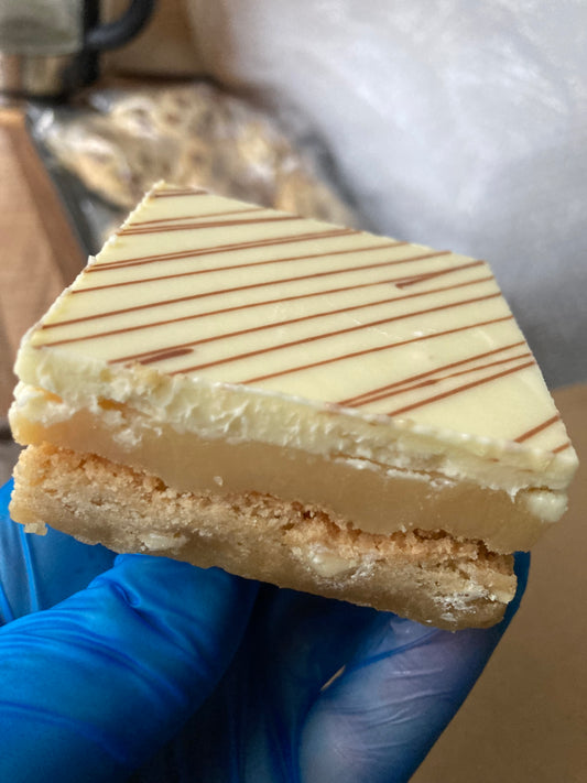 White Chocolate Millionaire's Cookie Slice (V)
