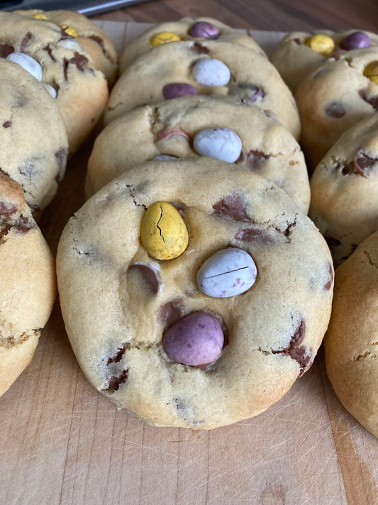 Mini Egg Stuffed Cookie (V)