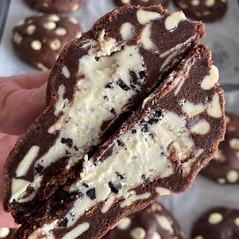 Cookies & Cream Stuffed Cookies (V)